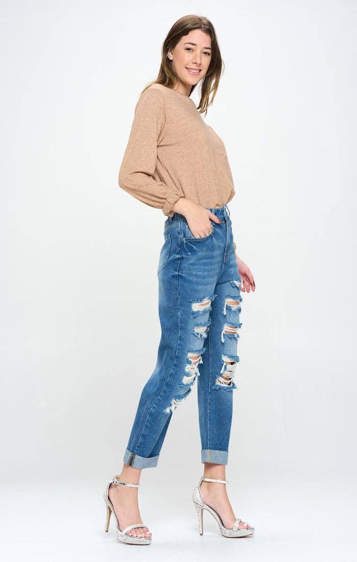 HIGH RISE RIPPED BOYFRIEND JEANS