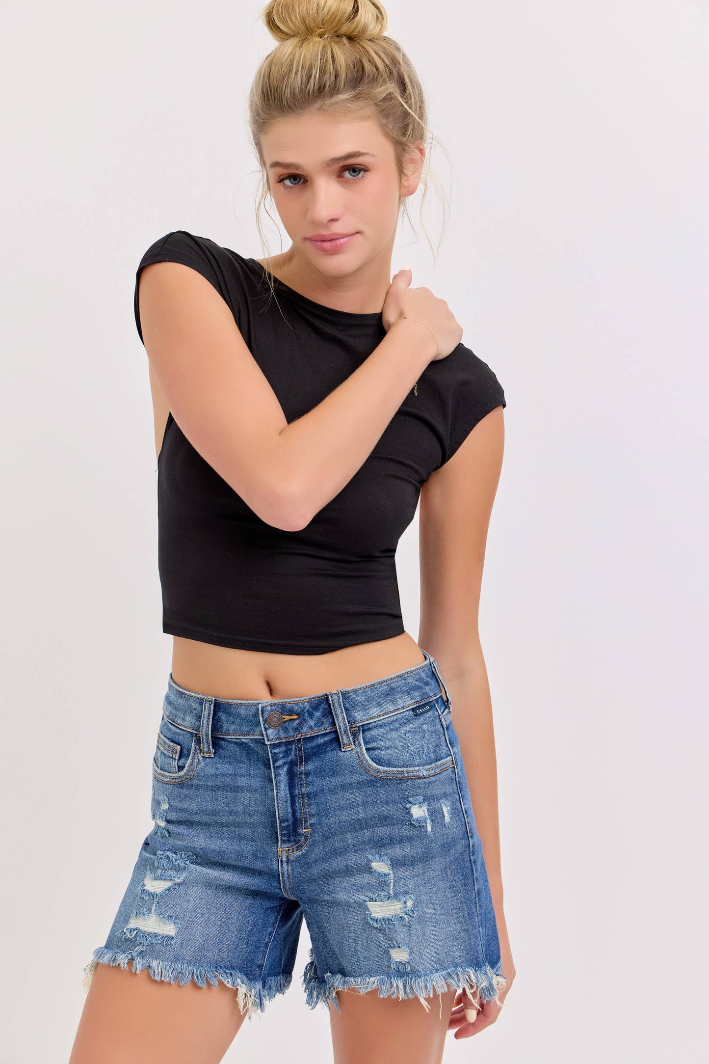 Cello Boyfriend Shorts with Uneven Fray Hem Dark