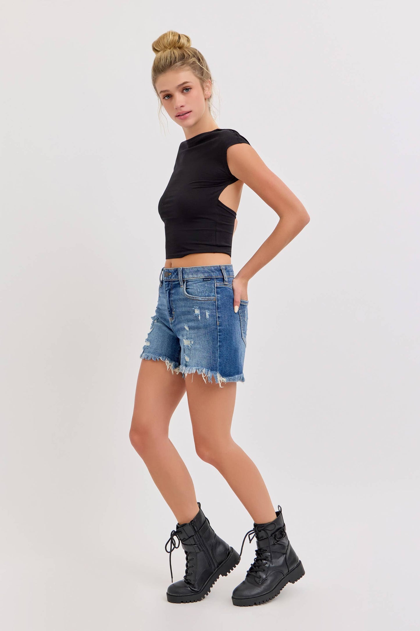 Cello Boyfriend Shorts with Uneven Fray Hem Dark