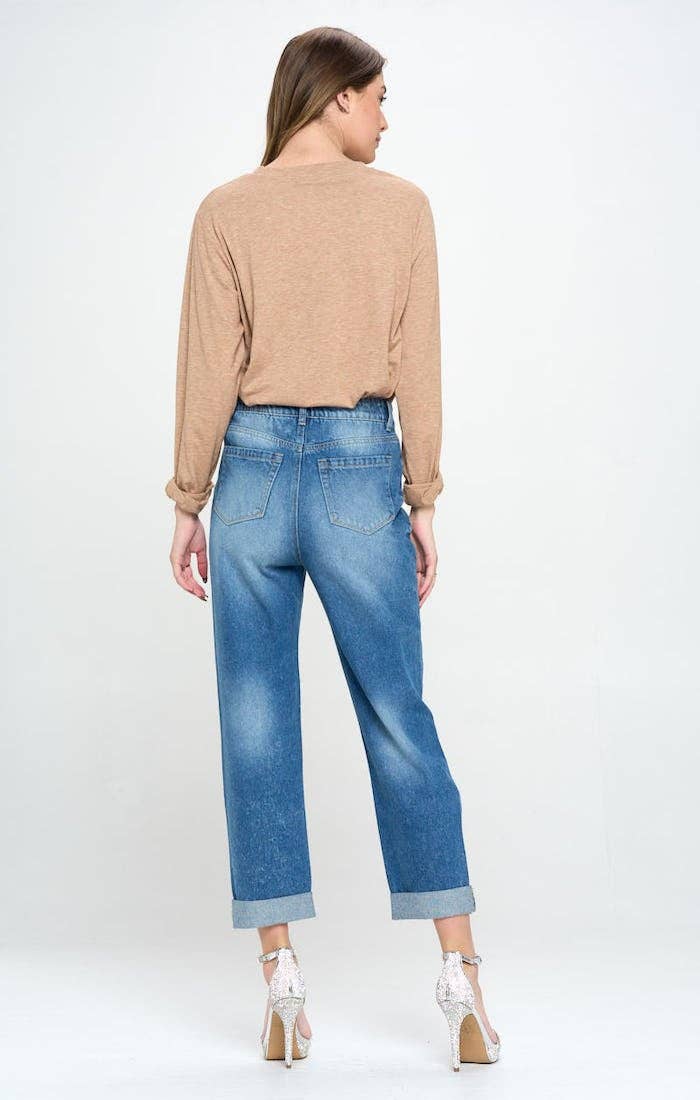 HIGH RISE RIPPED BOYFRIEND JEANS