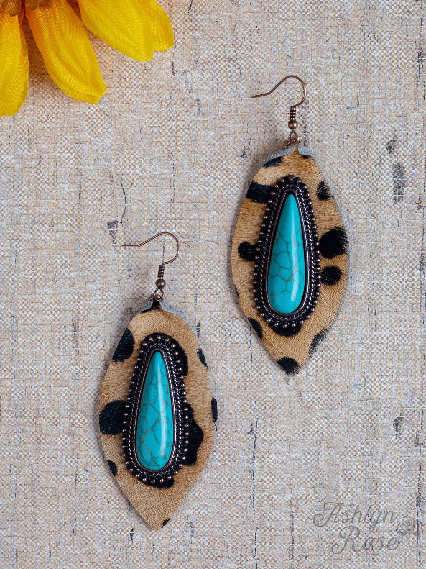 Say Howdy Rain Drop with Center Stone, Light Brown Leopard