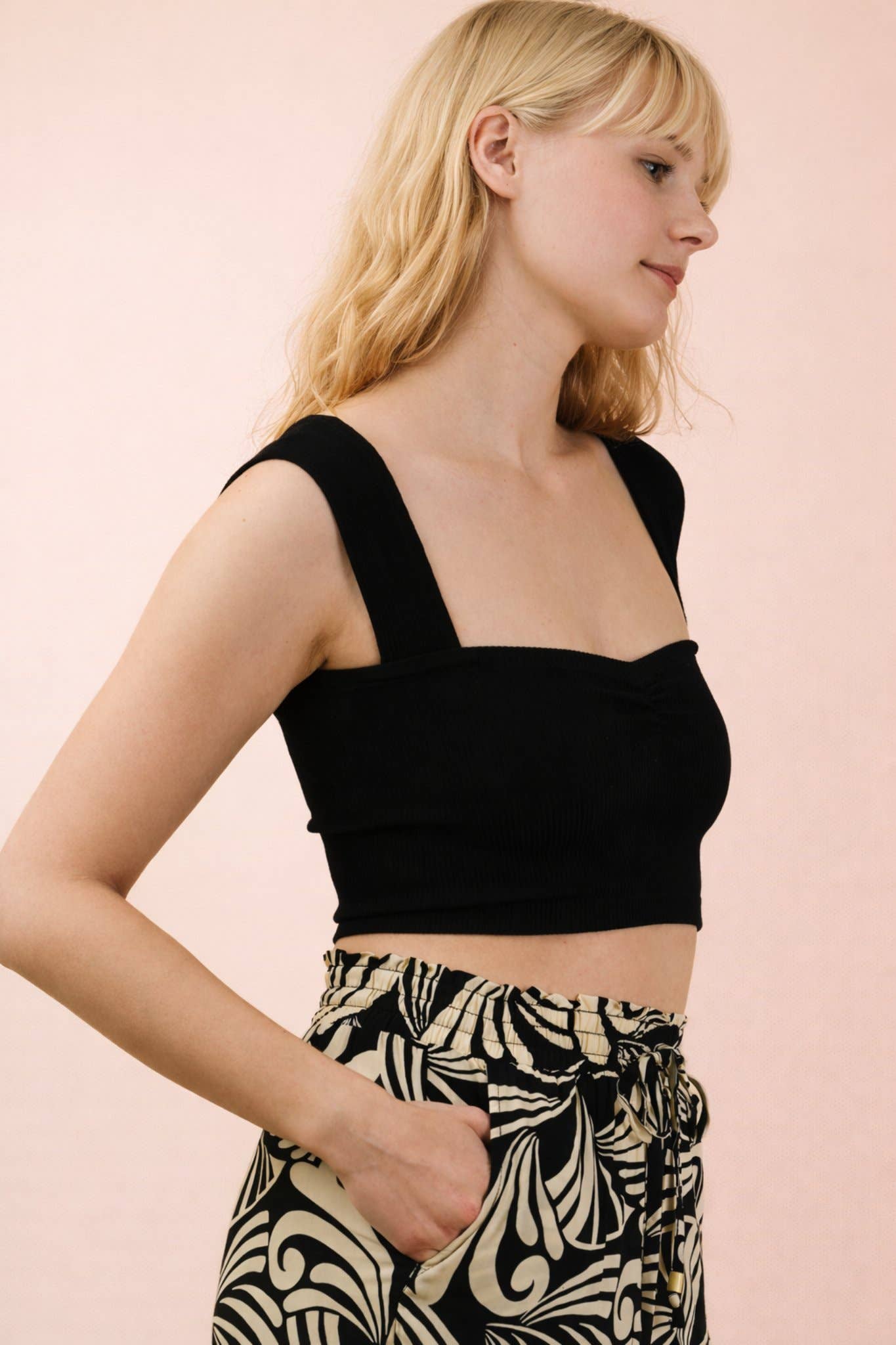 Black Sweetheart Neckline Fitted Crop Top
